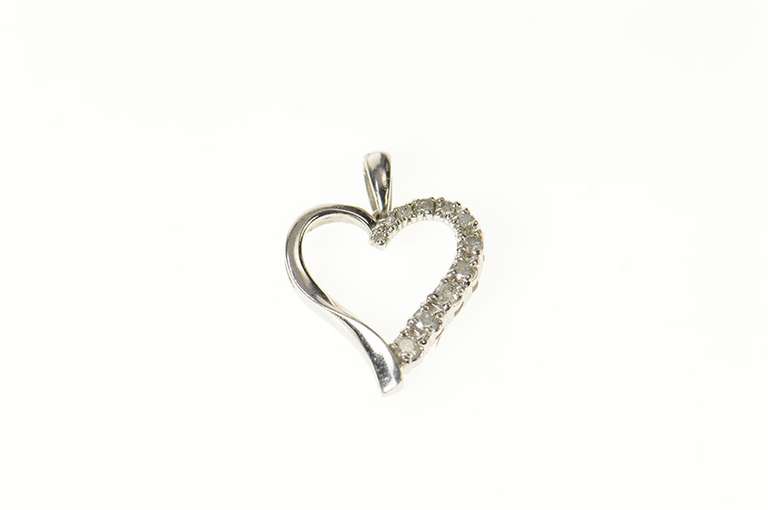 10K White Gold 0.20 Ctw Diamond Classic Heart Love Symbol Pendant