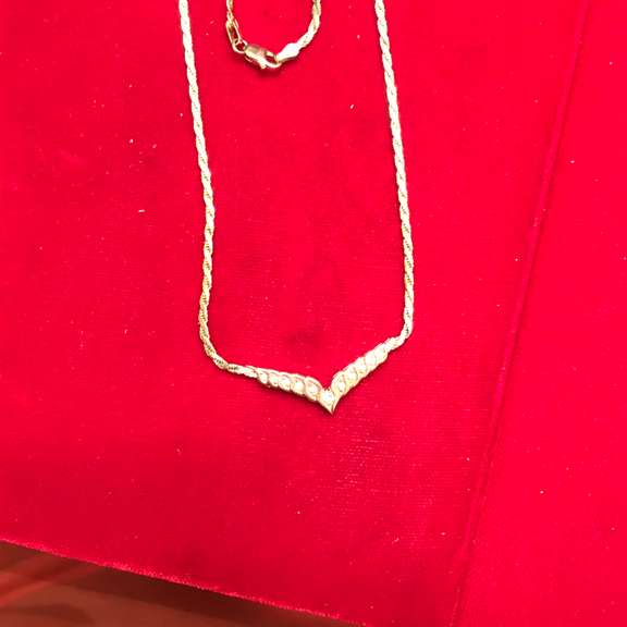 14k yellow gold ladies CHEVRON diamond necklace