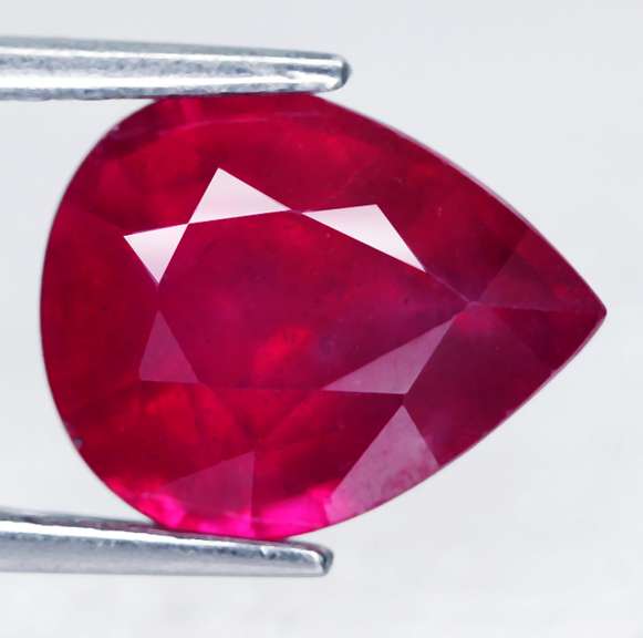 Beautiful 3.28ct pear cut imperial red Ruby