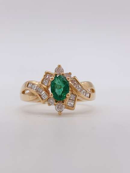18kt Yellow Gold Emerald & Diamond Cocktail Ring