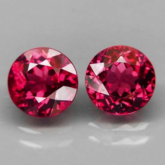 Ravishing 3.30ct rich pinkish violet Rhodolite Garnet set