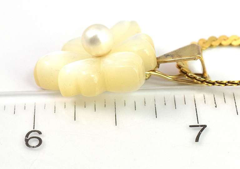 Elegant Carved Mother-Of-Pearl Necklace in 14KT Yellow Gold