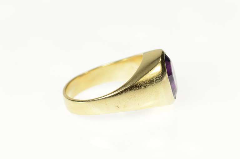 14K Yellow Gold Oval Amethyst Solitaire Graduated Statement Ring