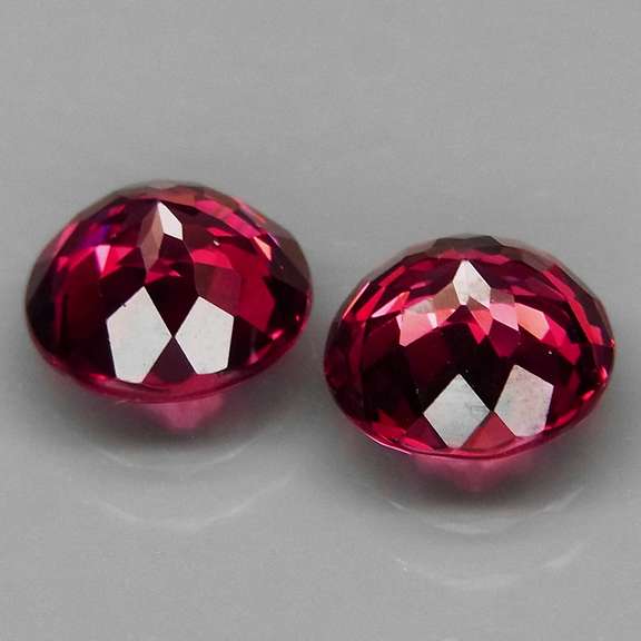 Ravishing 3.30ct rich pinkish violet Rhodolite Garnet set