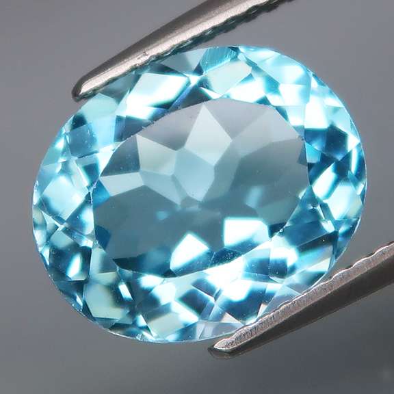 Full sparkle! 5.84ct vivid sky blue Topaz