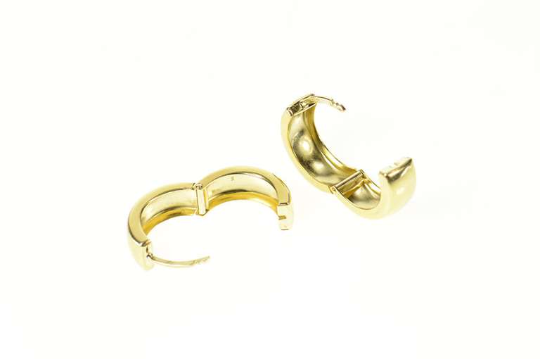 14K Yellow Gold 15.8mm Classic Squared Simple Hoop Earrings