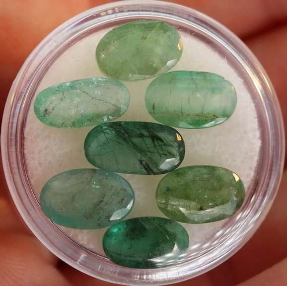 Heavy emerald green 12.21ct 7pc emerald set