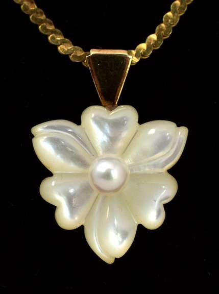 Elegant Carved Mother-Of-Pearl Necklace in 14KT Yellow Gold