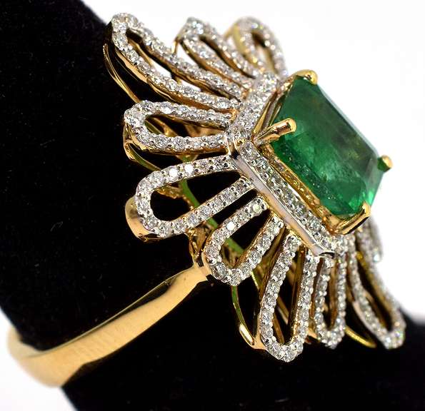 Groovy Emerald & Diamond Flower Ring in 18KT Yellow Gold