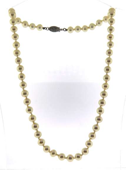 White Fresh water Pearl Necklace