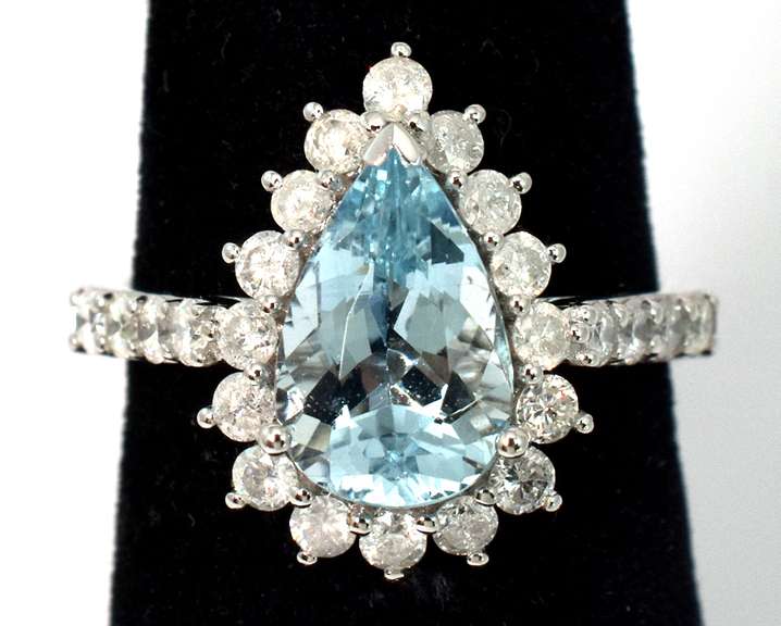 Exquisite Aquamarine & Diamond Ring in 14KT White Gold