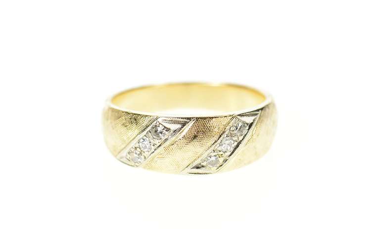 14K Yellow Gold Retro Diamond Striped Textured Wedding Band Ring