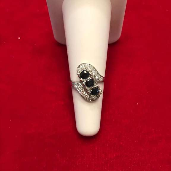 14K WHITE GOLD LADIES ANTIQUE DIAMOND AND SAPPHIRE RING