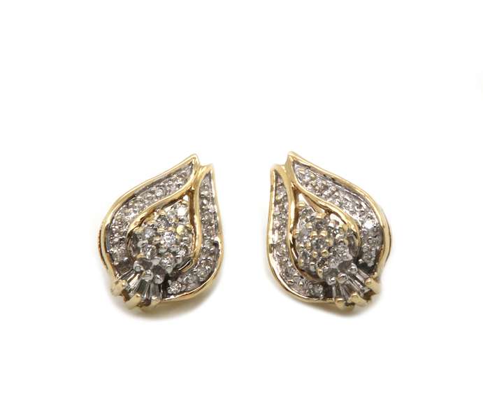Glamorous Yellow Gold Pear Shaped Diamond Cluster Earrings