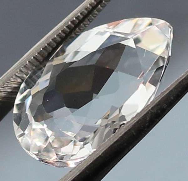 Gorgeous 7.92ct diamond white Topaz