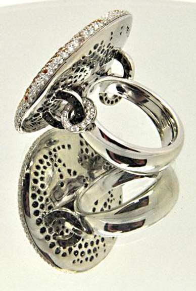 Extremely rare and collectable 18K WHITE GOLD 4.08 CTW Multi color Diamond