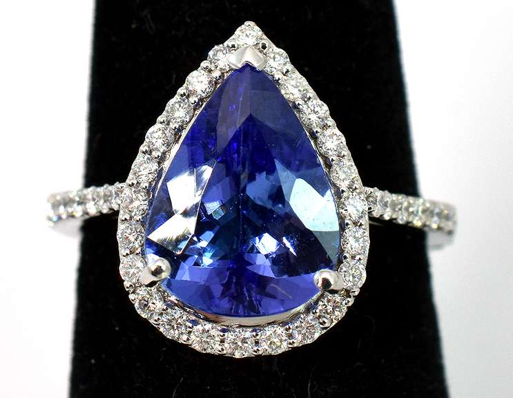 Lovely Tanzanite & Diamond Ring