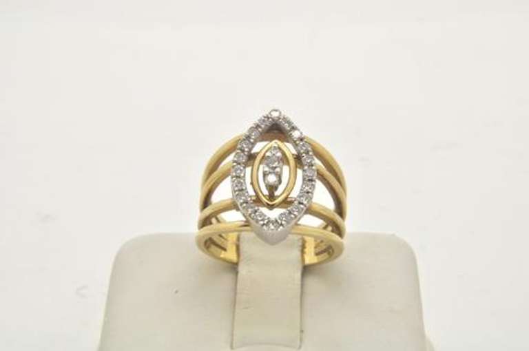 LADIES 14 KT YELLOW GOLD DIAMOND RING
