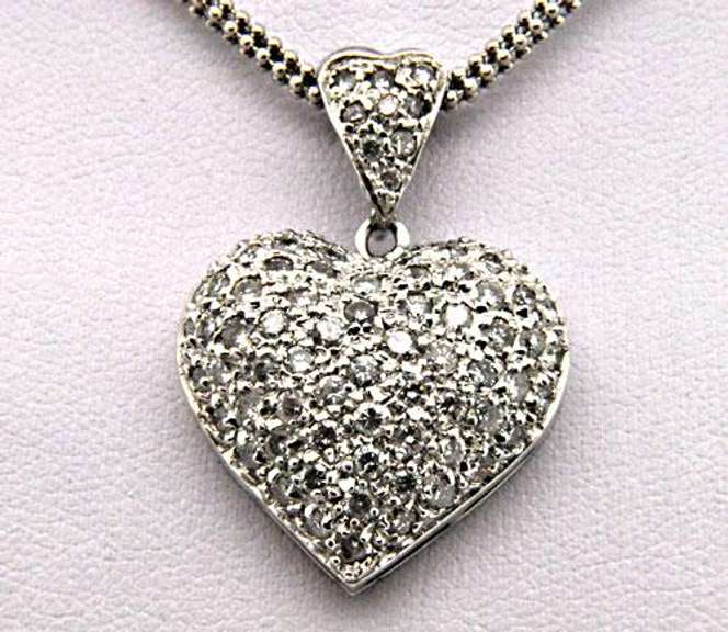 LADIES 14K WHITE GOLD DIAMOND HEART PENDANT NECKLACE