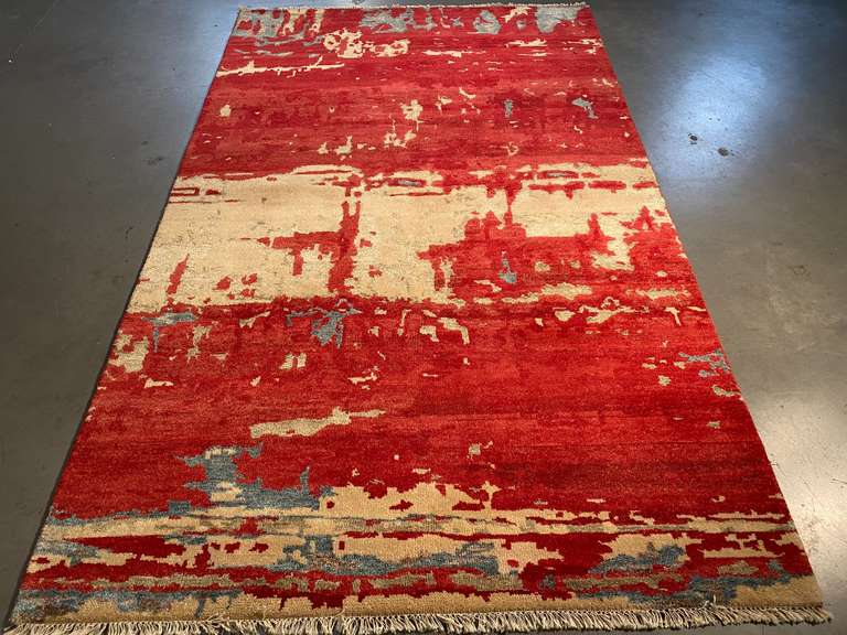 EYE CATCHING MODERN RUG 5x8