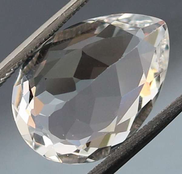 Gorgeous 7.92ct diamond white Topaz