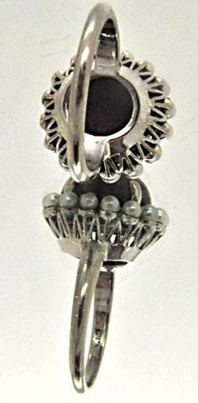 LADIES 14K WHITE GOLD RED STAR RUBY AND PEARL RING.