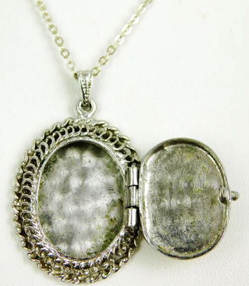 Vintage Sterling Diamond Cut Locket & Chain