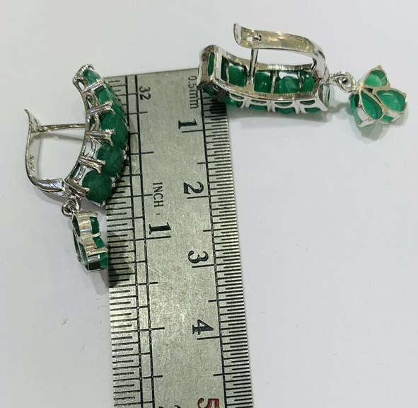 7.0 CTW Emerald Earrings in 14kt Gold