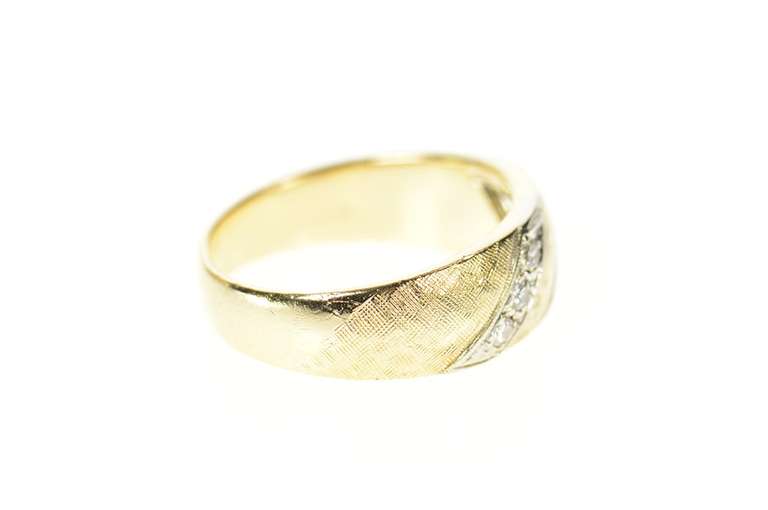14K Yellow Gold Retro Diamond Striped Textured Wedding Band Ring