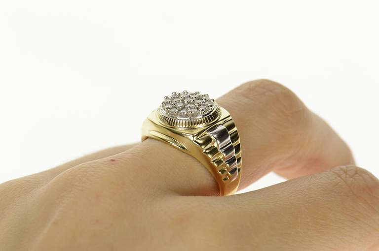 10K Yellow Gold Round Retro Classic Diamond Cluster Ring