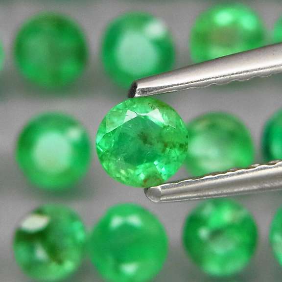 Stunning 5.76ct real Colombian Emerald set