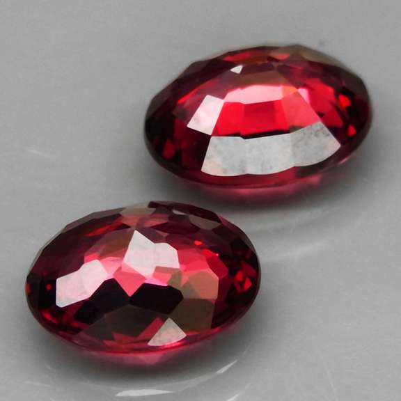 Ravishing 4.12ct rich pinkish violet Rhodolite Garnet set