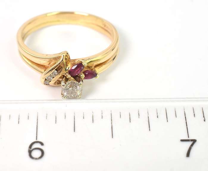 Gorgeous Ruby & Diamond Ring in 14KT Yellow Gold