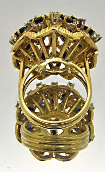 LADIES 18 KT DIAMOND AND SAPPHIRES PYRAMIDE RING.