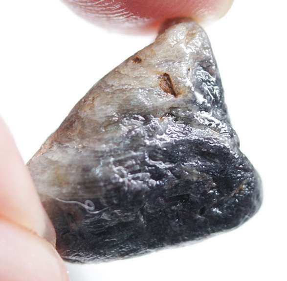 Uncut 16.71ct untreated bi-color Sapphire