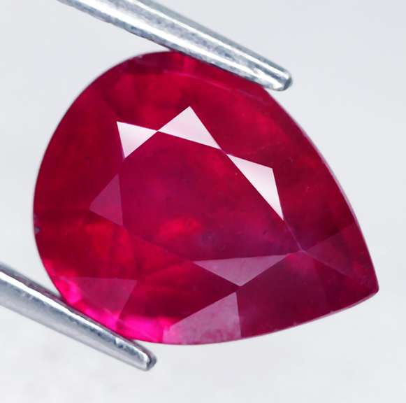 Beautiful 3.28ct pear cut imperial red Ruby