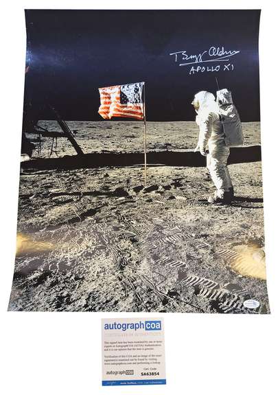 Buzz Aldrin Autographed 16x20 Photo
