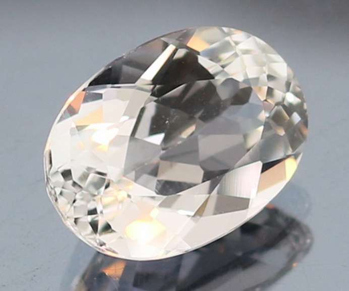 Captivating 11.04ct diamond white Topaz