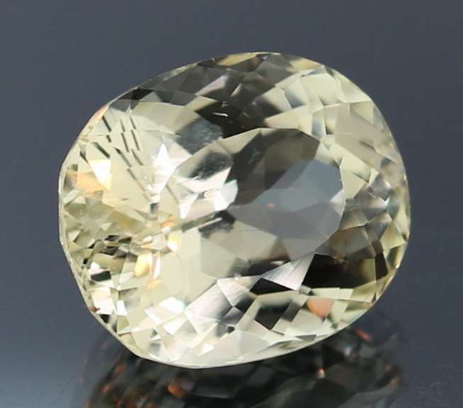 Remarkable 17.84ct high fire platinum blonde Kunzite