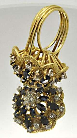 LADIES 18 KT DIAMOND AND SAPPHIRES PYRAMIDE RING.