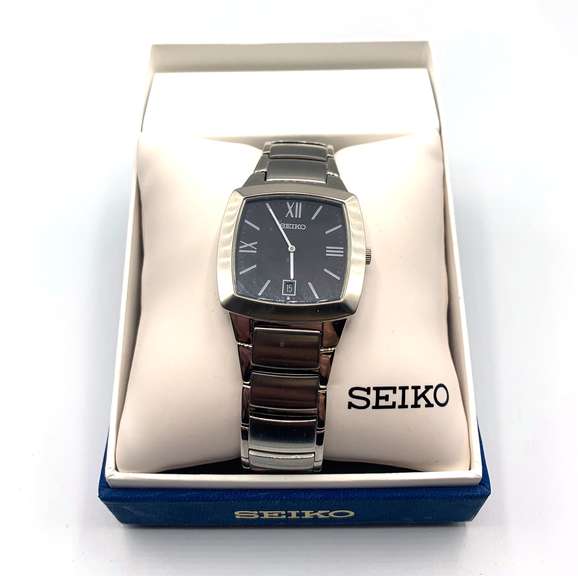 Seiko Black Dial Wristwatch