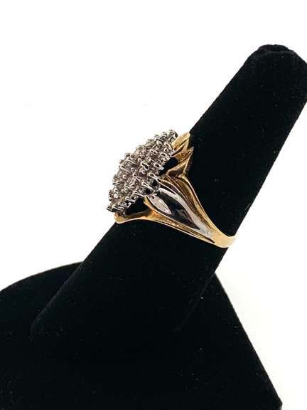 Fashionable 10kt Diamond Cluster Ring
