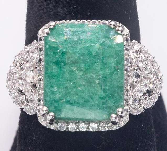 Fabulous 7.75CTS Natural Emerald & White Sapphire Ring in Sterling Silver