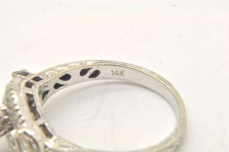 LADIES 14 KT WHITE GOLD DIAMOND RING