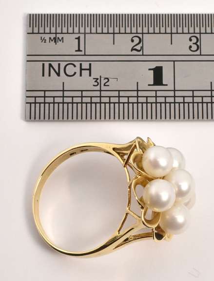 Feminine Pearl Cluster Ring