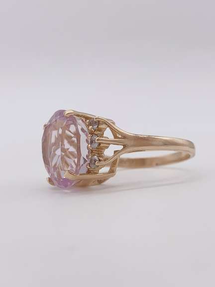 14kt Yellow Gold, Amethyst & Diamond Ring