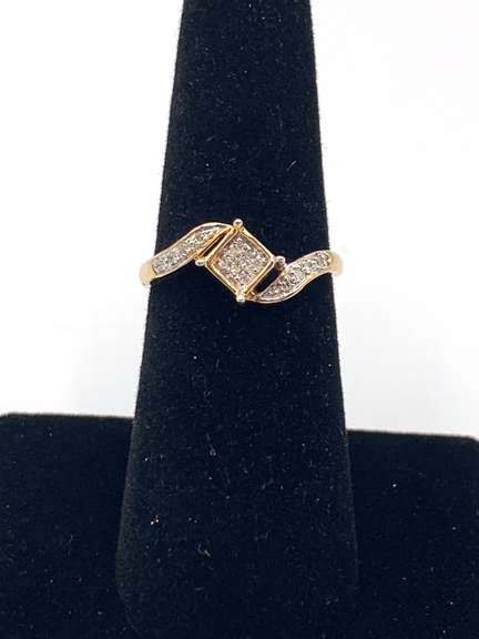 10kt Yellow Gold Round Diamond Cluster Ring
