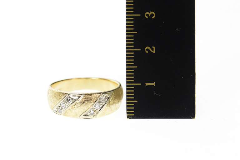 14K Yellow Gold Retro Diamond Striped Textured Wedding Band Ring