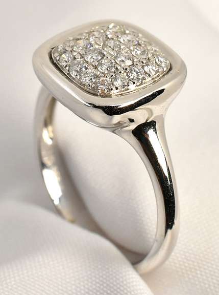Tasteful Pavé Diamond Ring in 14K WG