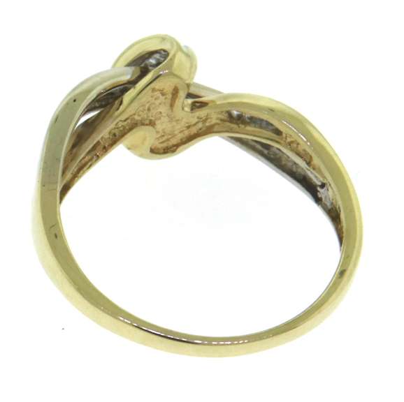 Beautiful Yellow Gold Swirl Diamond Ring